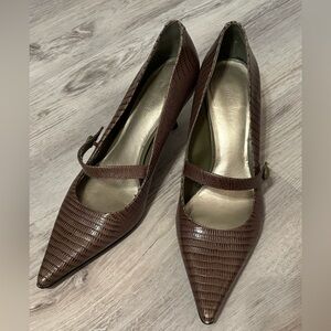 Nine West Olive Green Pumps - size 7.5